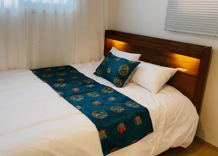 Apartment Mangwon Market 1min, Mangwon Station 3min, Korean-style Accommodation, 4room, 12ppl Seoul