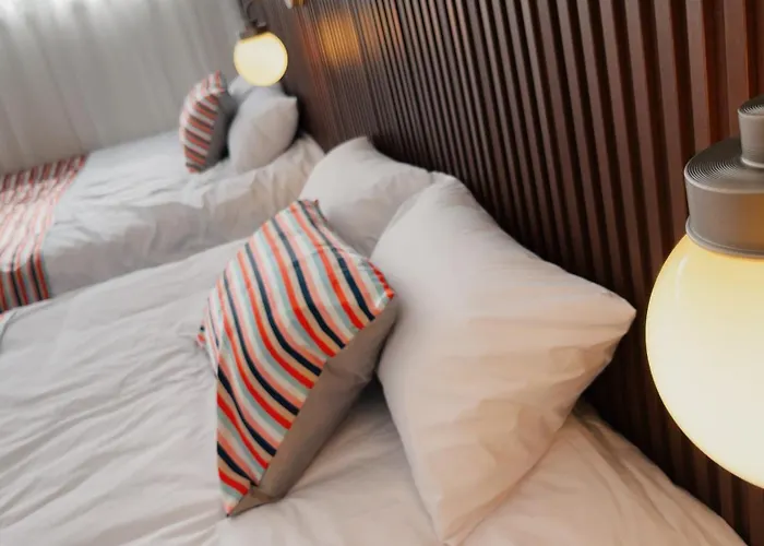 Mangwon Market 1min, Mangwon Station 3min, Korean-style Accommodation, 4room, 12ppl Apartment Seoul