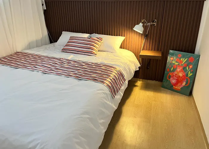Mangwon Market 1min, Mangwon Station 3min, Korean-style Accommodation, 4room, 12ppl Seoul