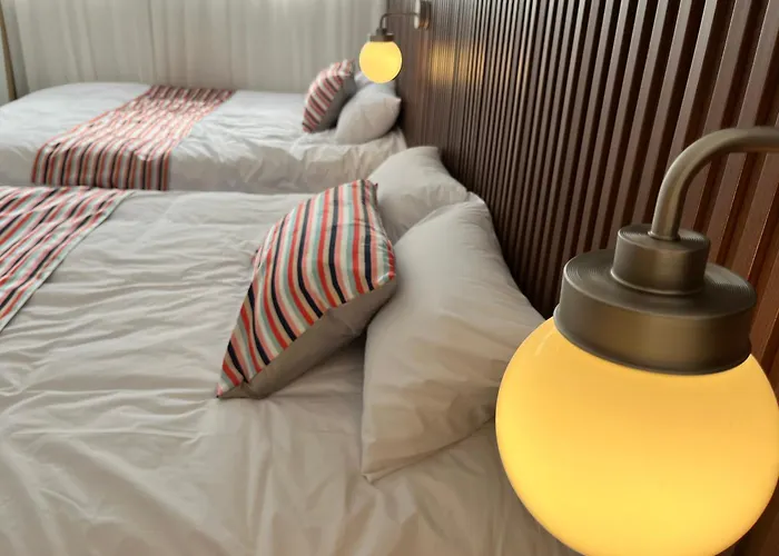 Apartment Mangwon Market 1min, Mangwon Station 3min, Korean-style Accommodation, 4room, 12ppl