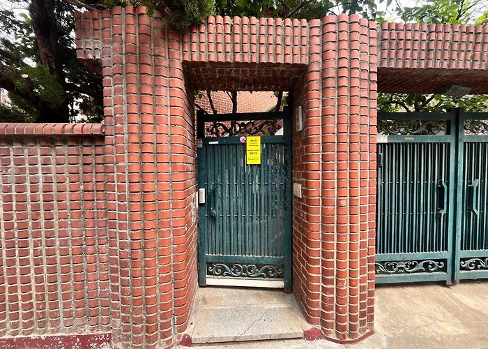 Apartment Mangwon Market 1min, Mangwon Station 3min, Korean-style Accommodation, 4room, 12ppl